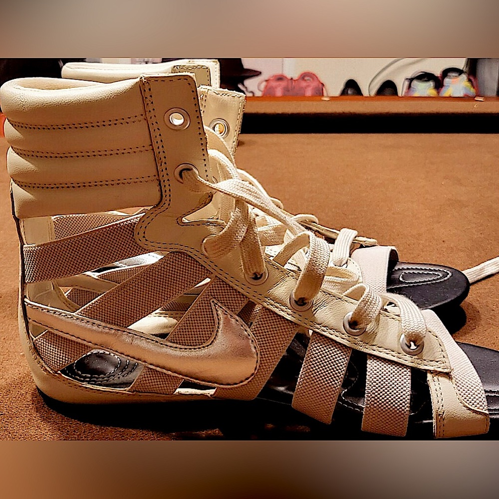 Women ankle sandals with open toe and laces